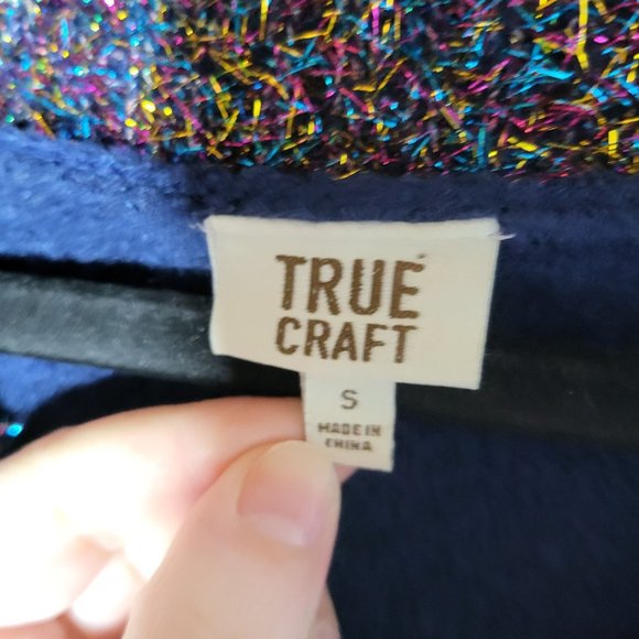 True Craft Women's Striped Tinsel Holiday Christmas V-Neck Sweater Size Small - Picture 4 of 7